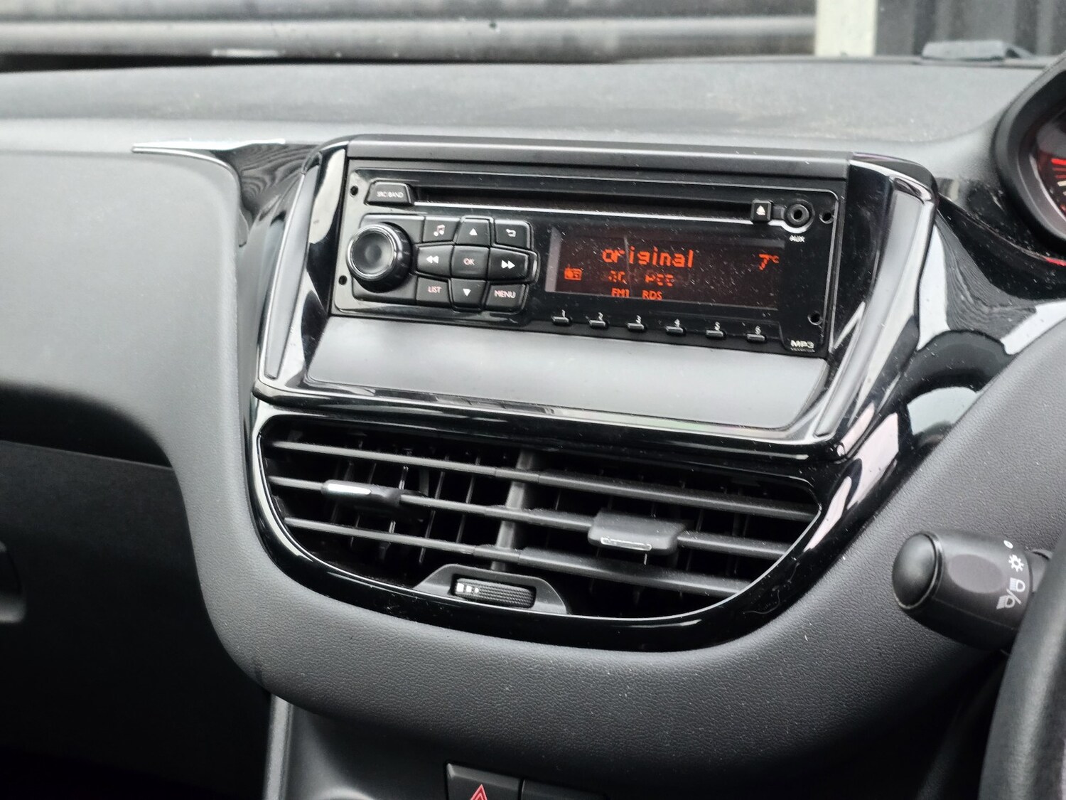 Used Peugeot 208 2014 for sale - 77973702: Photo 11