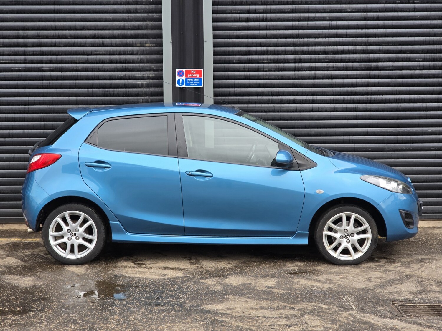 Used Mazda Mazda2 2013 for sale - 77656297: Photo 6
