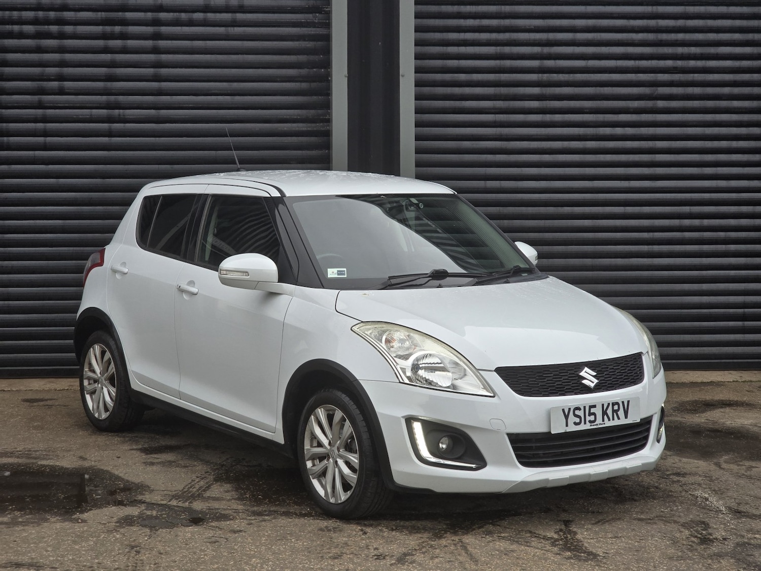 Used Suzuki Swift 2015 for sale - 76559887: Photo 1