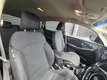 Used Kia Carens 2016 for sale - 78552523: Photo