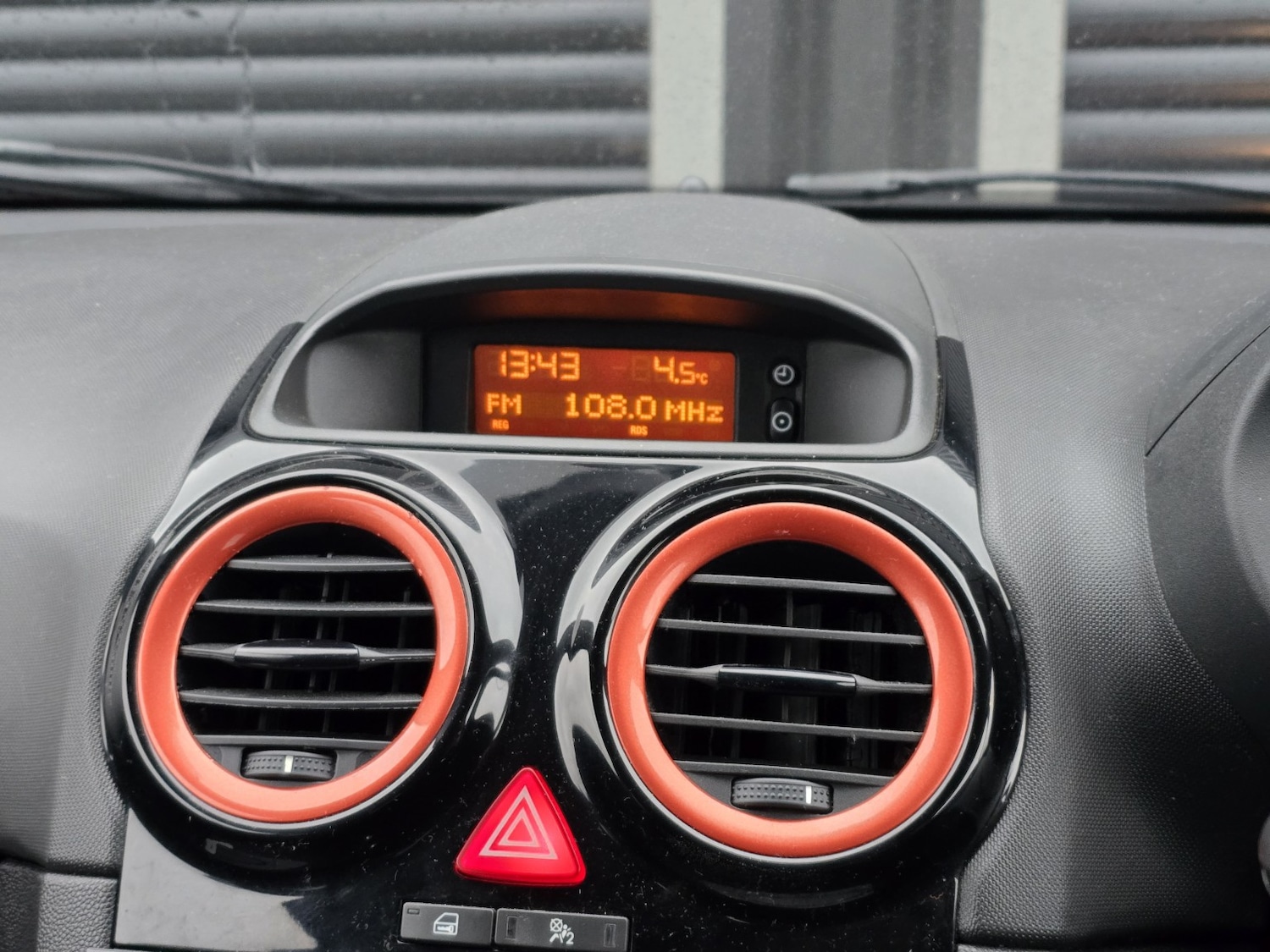 Used Vauxhall Corsa 2013 for sale - 77289093: Photo 11