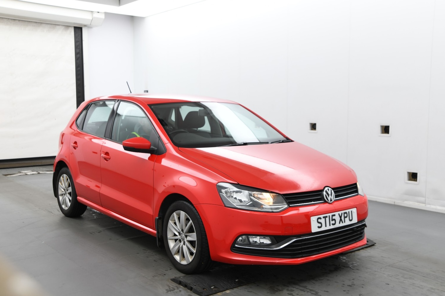 Used Volkswagen Polo 2015 for sale - 76387274: Photo 1