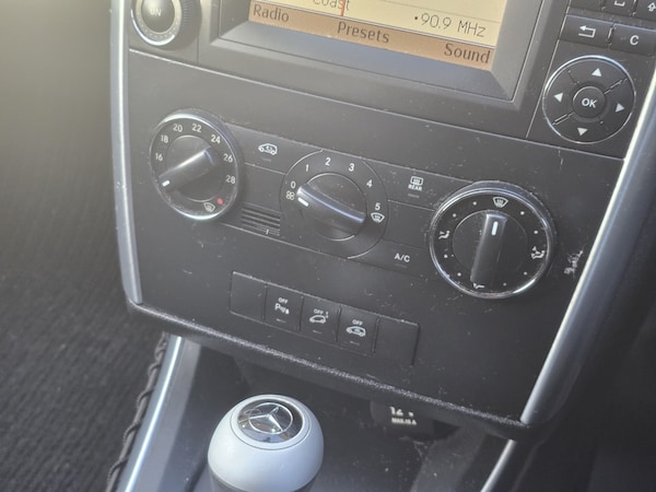 Used Mercedes-Benz B-Class 2009 for sale - 76058100: Photo 10