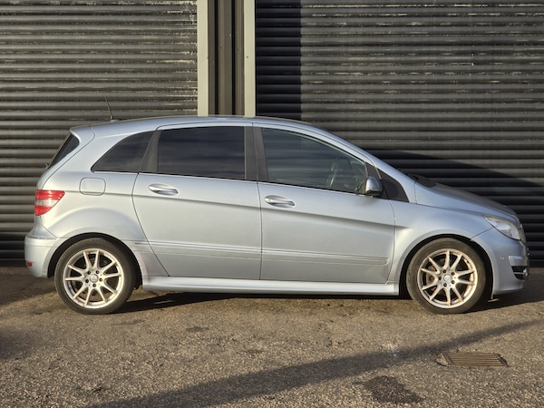 Used Mercedes-Benz B-Class 2009 for sale - 76058100: Photo 4