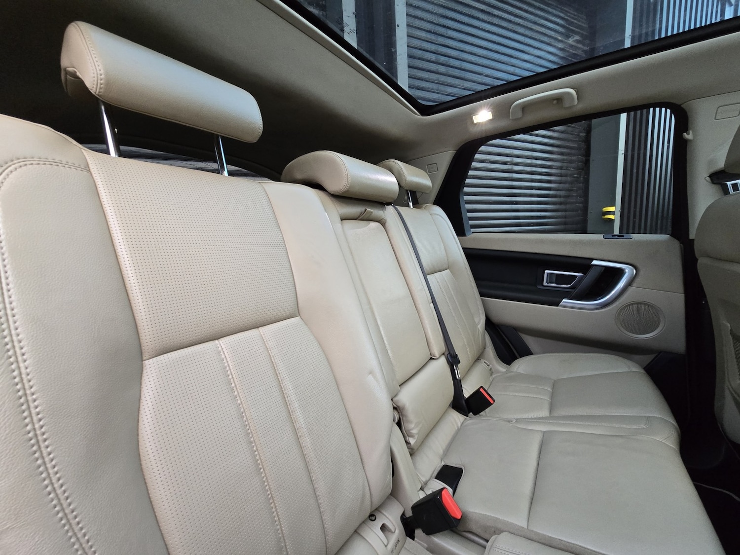 Used Land Rover Discovery Sport 2016 for sale - 77065653: Photo 3