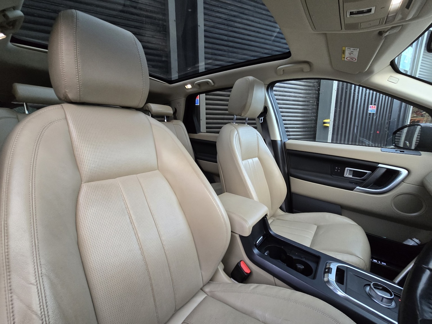 Used Land Rover Discovery Sport 2016 for sale - 77065653: Photo 4