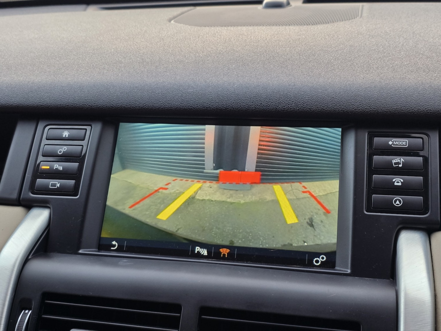 Used Land Rover Discovery Sport 2016 for sale - 77065653: Photo 5