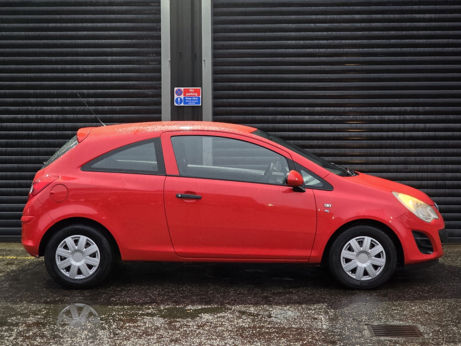 Used Vauxhall Corsa 2012 for sale - 77258549: Photo 3