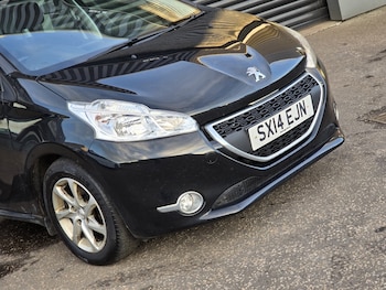 Used Peugeot 208 2014 for sale - 76924397: Photo
