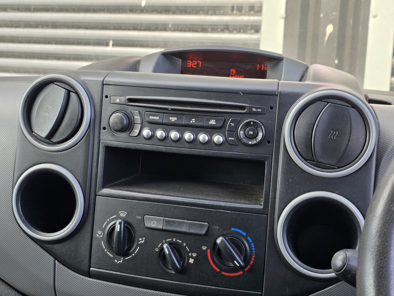 Used Peugeot Partner 2017 for sale - 77945737: Photo 11