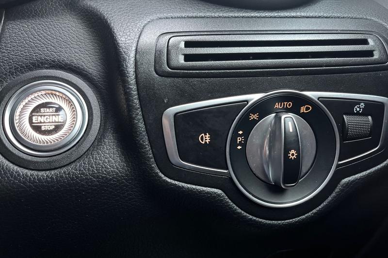 Used Mercedes-Benz GLC 2019 for sale - 77442008: Photo 23