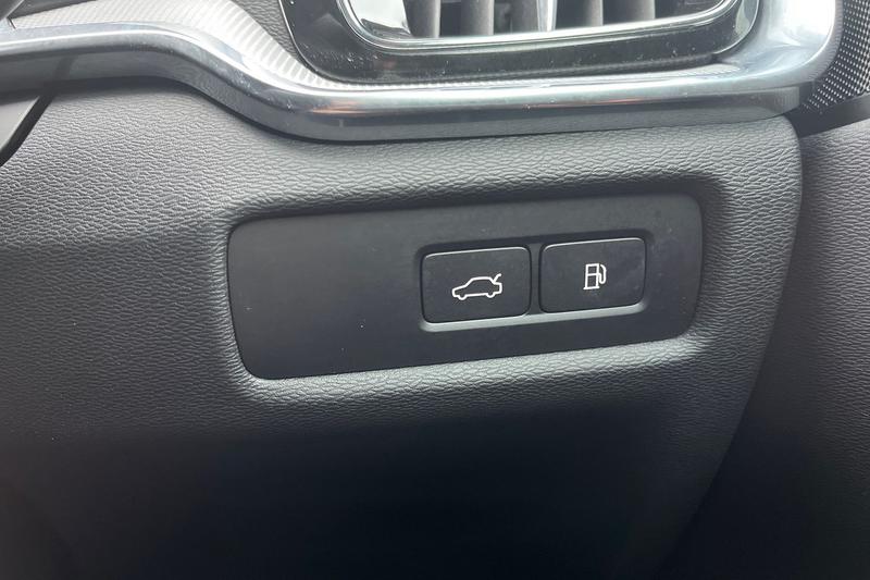 Used Volvo V60 2022 for sale - 77529052: Photo 25