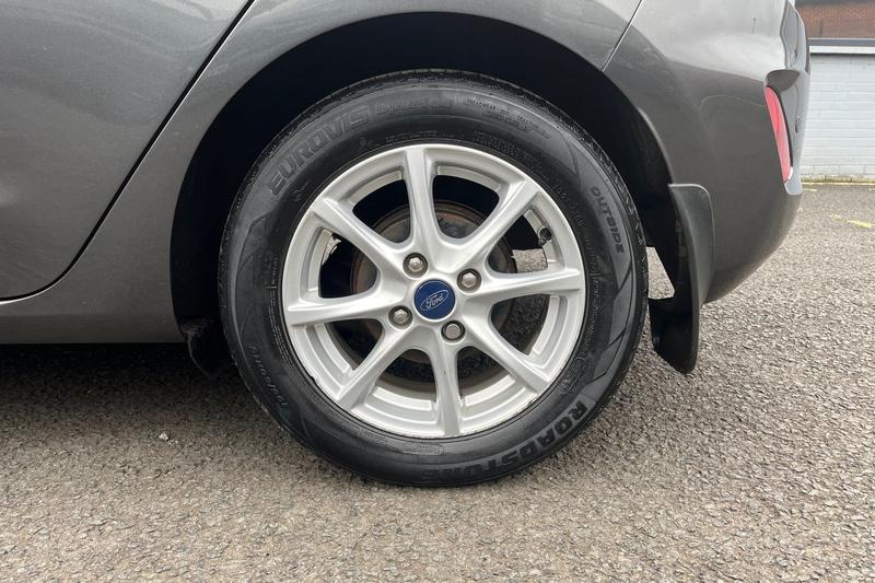 Used Ford Fiesta 2017 for sale - 76302721: Photo 8