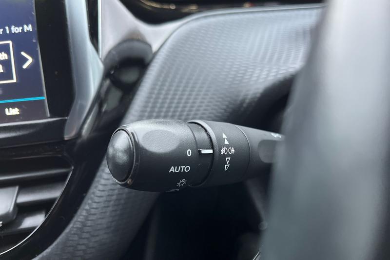 Used Peugeot 208 2019 for sale - 77286332: Photo 14