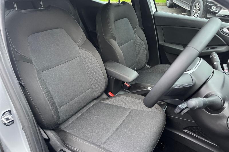 Used Renault Clio 2022 for sale - 76895398: Photo 17