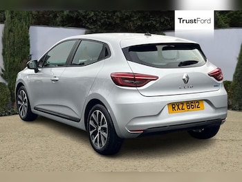 Used Renault Clio 2022 for sale - 76895398: Photo
