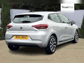 Used Renault Clio 2022 for sale - 76895398: Photo