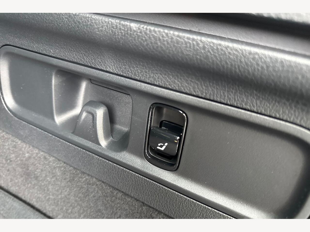 Used Mercedes-Benz GLC 2025 for sale - 77613920: Photo 15