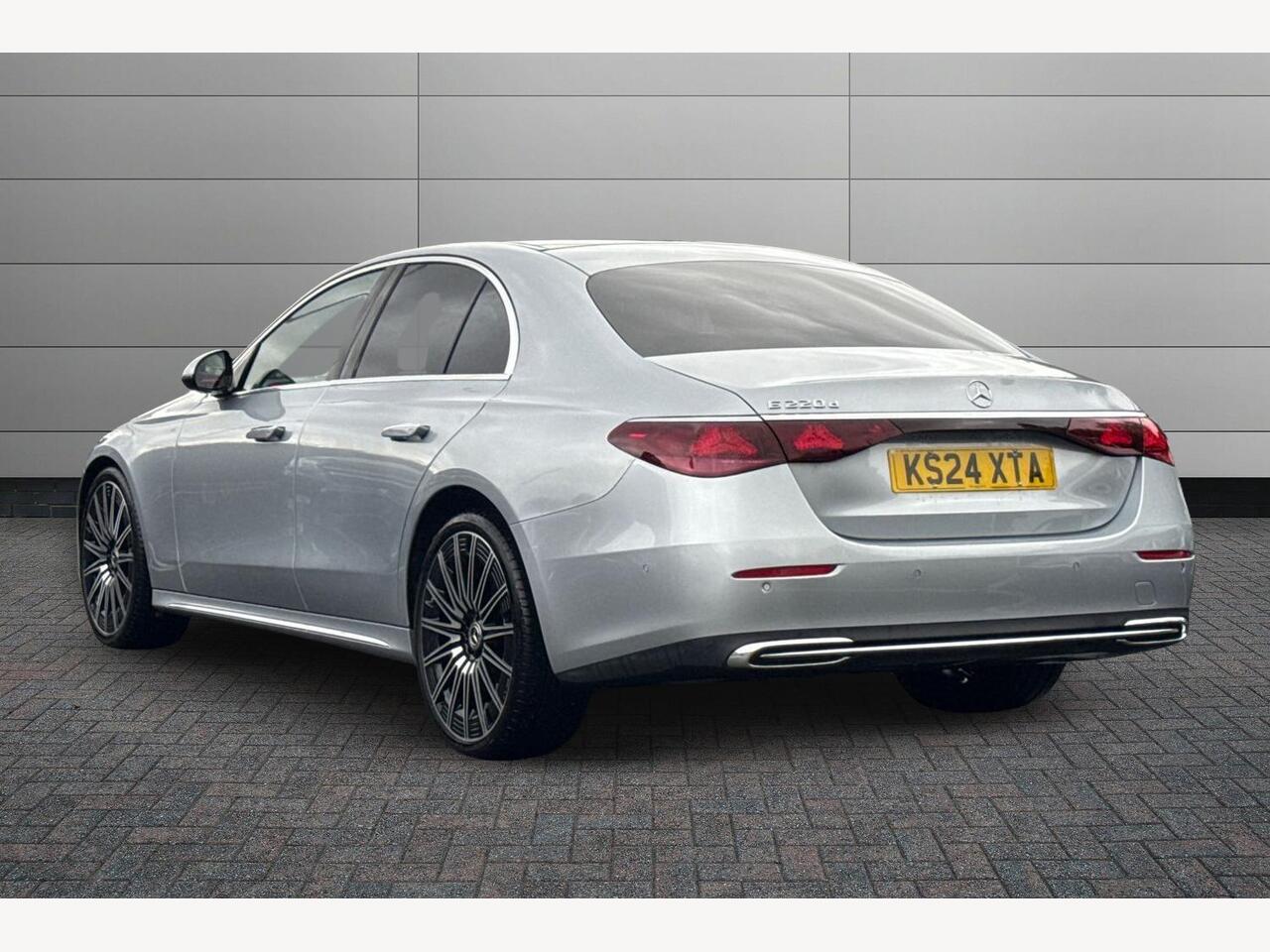 Used Mercedes-Benz E Class 2024 for sale - 76678862: Photo 2