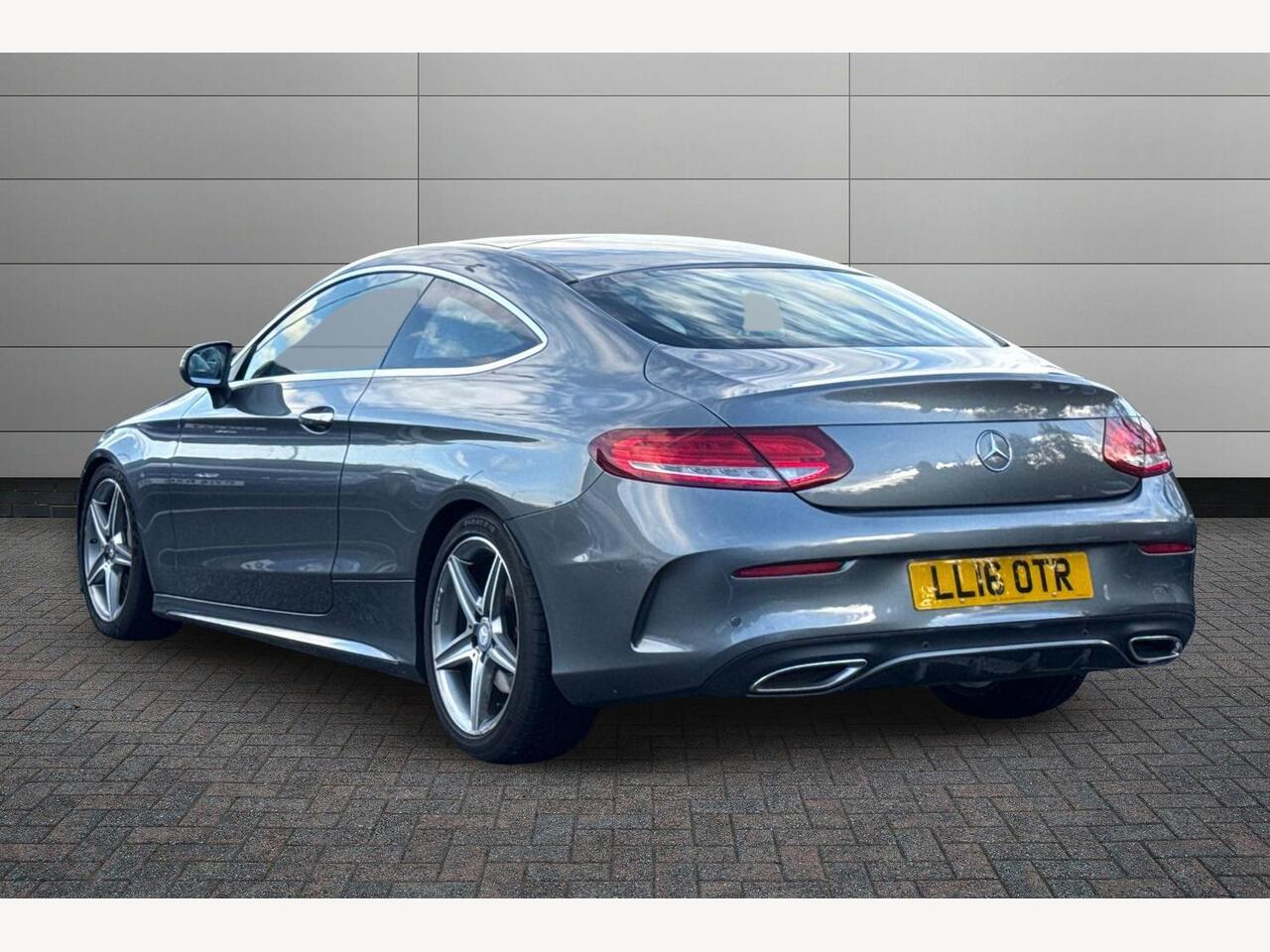 Used Mercedes-Benz C Class 2016 for sale - 76673403: Photo 2