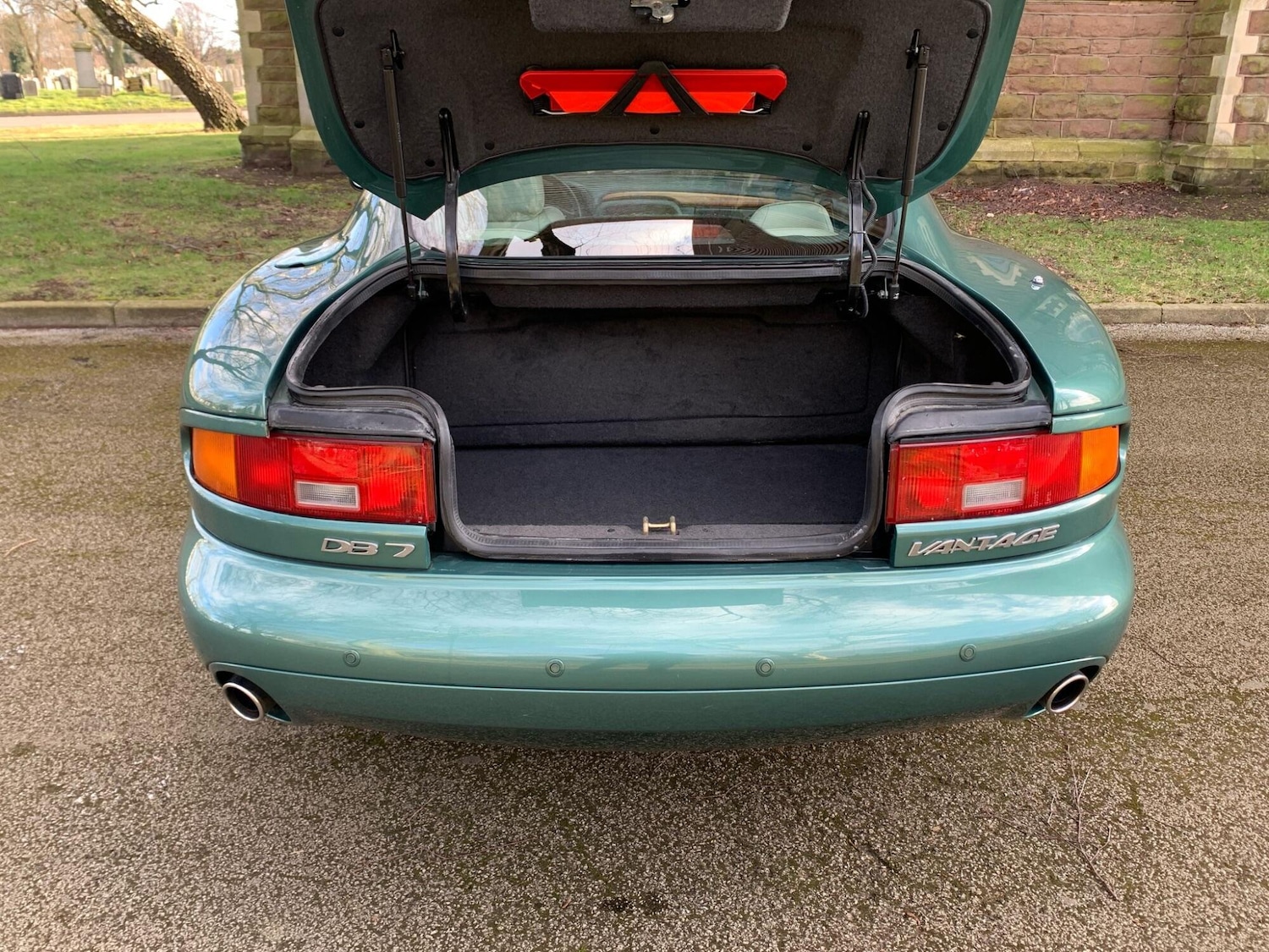 Used Aston Martin DB7 2001 for sale - 77189379: Photo 11