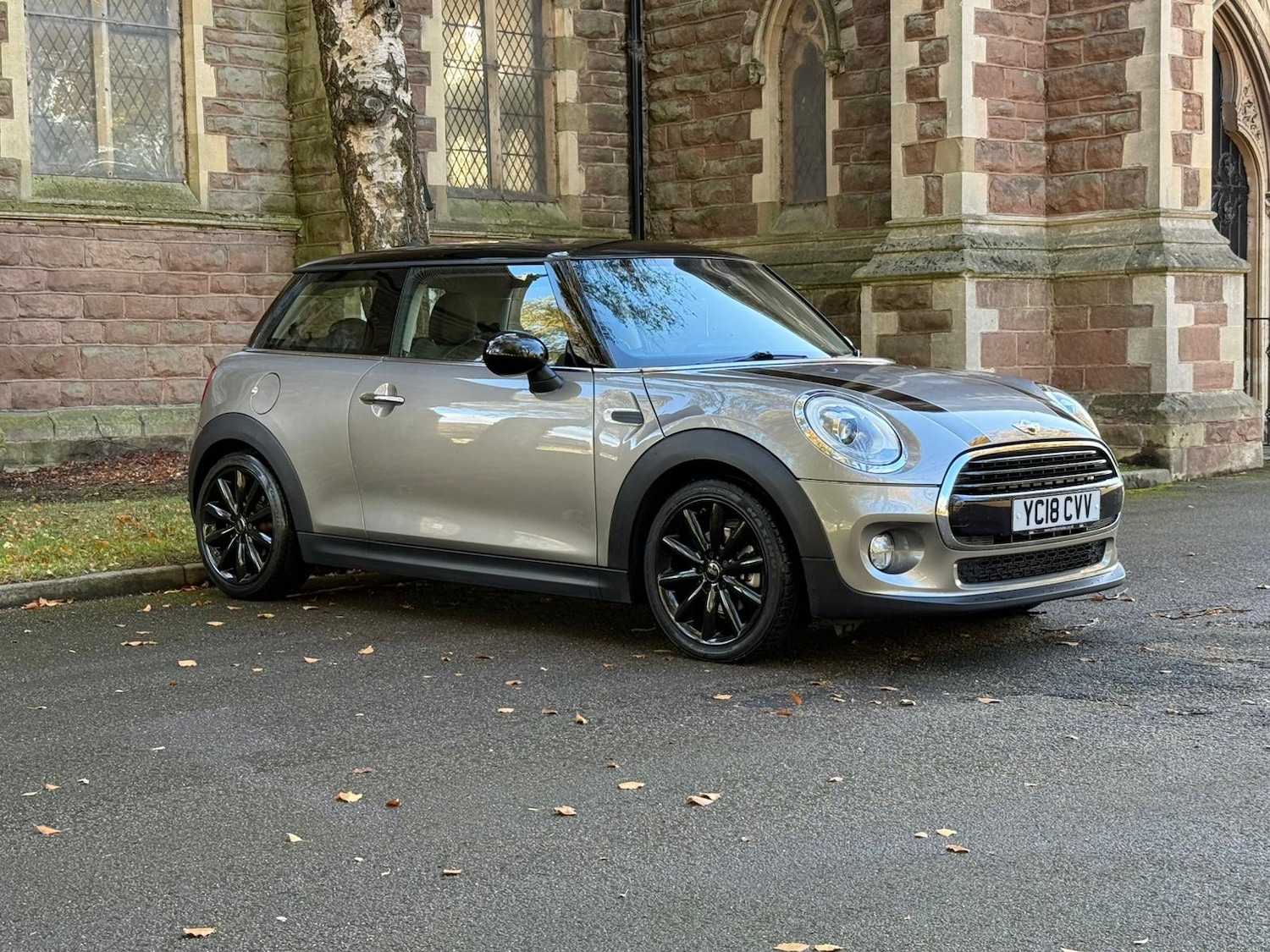 Used MINI Hatch 2018 for sale - 76784993: Photo 1