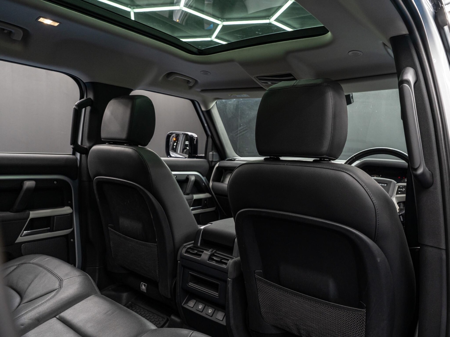 Used Land Rover Defender 110 2022 for sale - 76513098: Photo 18