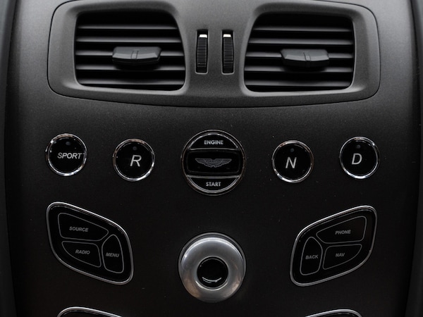 Used Aston Martin Vantage 2015 for sale - 75600229: Photo 25