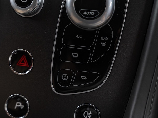 Used Aston Martin Vantage 2015 for sale - 75600229: Photo 27