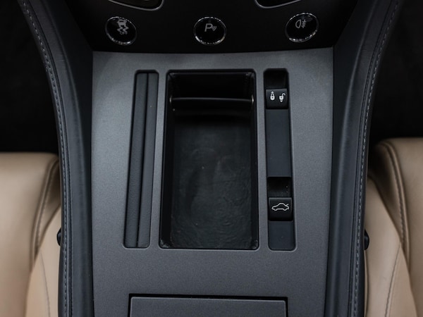 Used Aston Martin Vantage 2015 for sale - 75600229: Photo 30