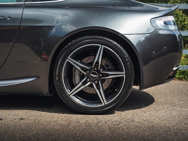 Used Aston Martin Vantage 2015 for sale - 75600229: Photo 40