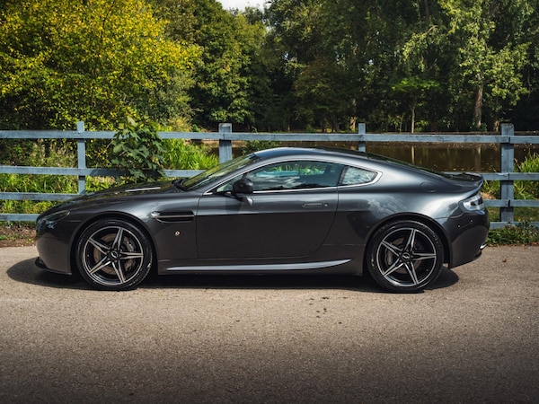 Used Aston Martin Vantage 2015 for sale - 75600229: Photo 6