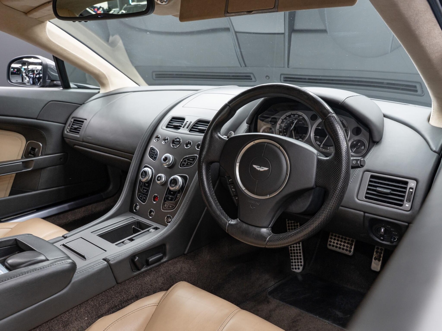 Used Aston Martin Vantage 2015 for sale - 76988644: Photo 10