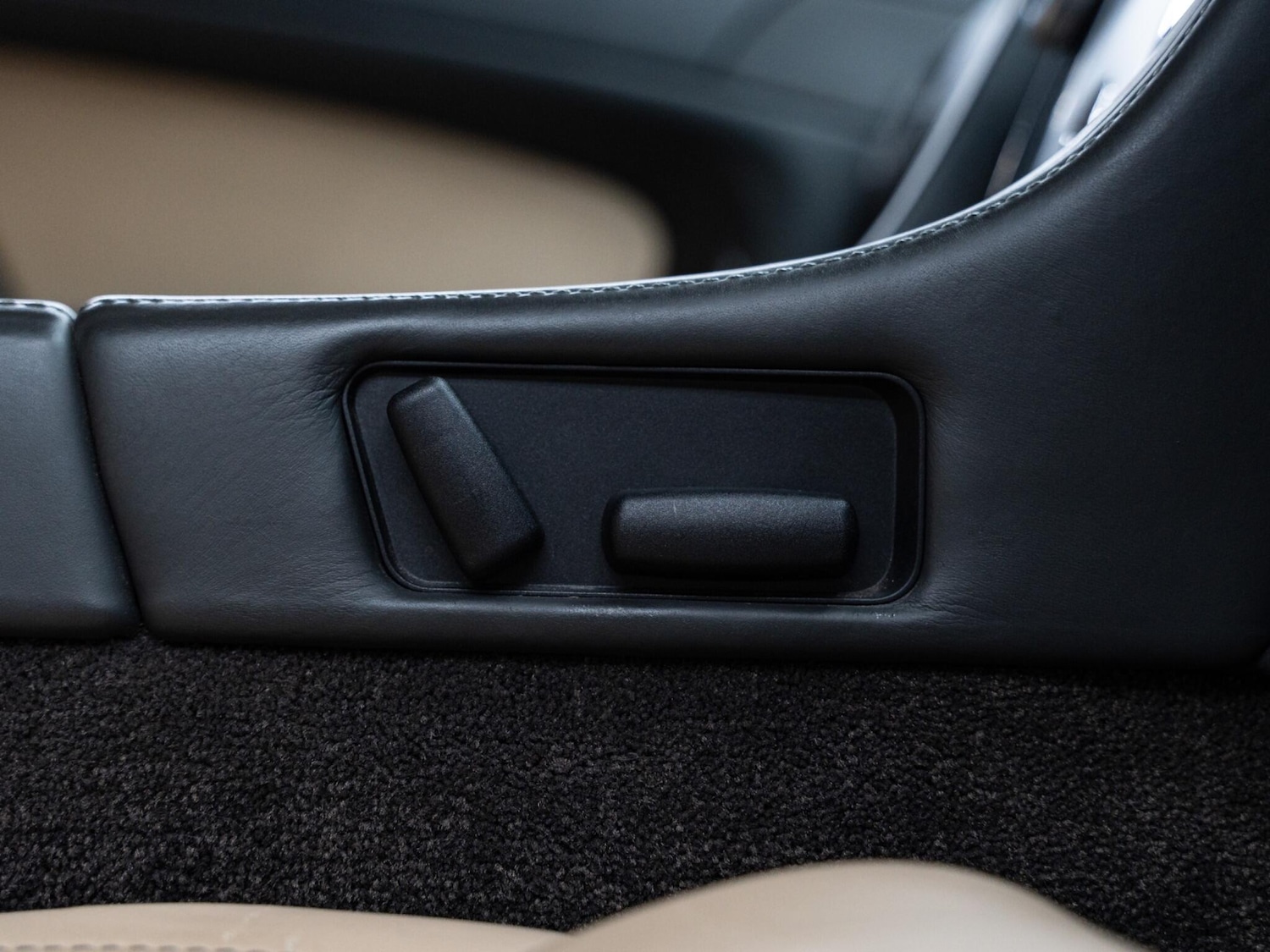 Used Aston Martin Vantage 2015 for sale - 76988644: Photo 22