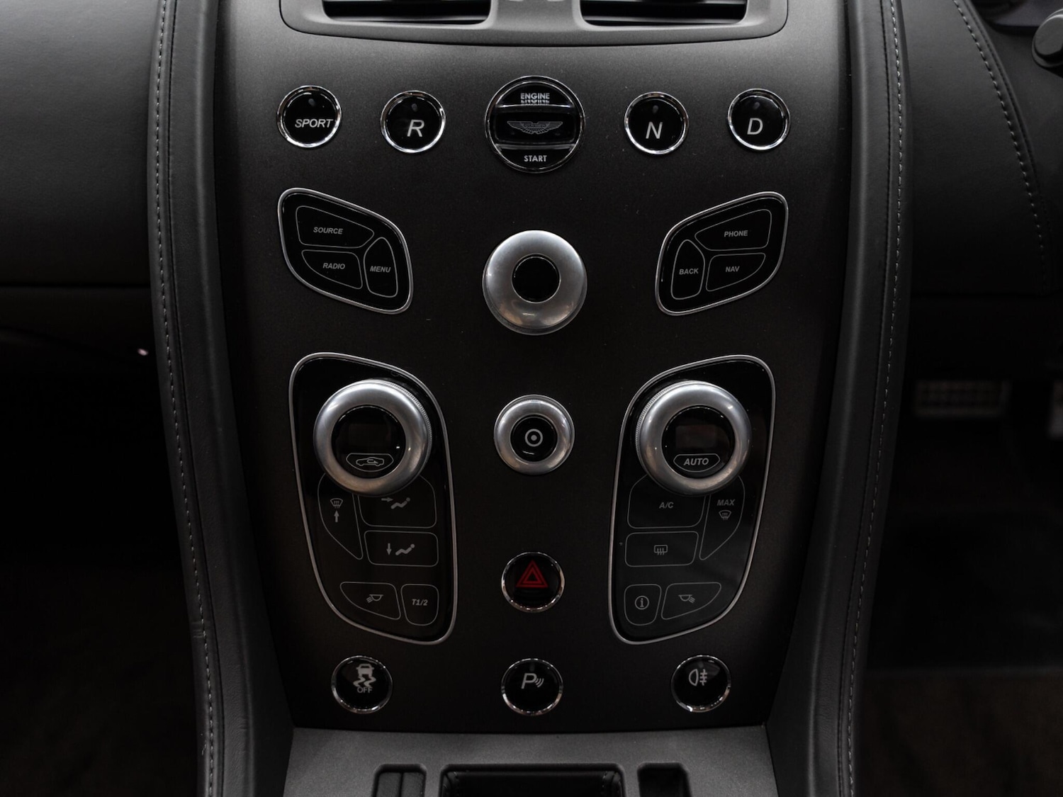 Used Aston Martin Vantage 2015 for sale - 76988644: Photo 24