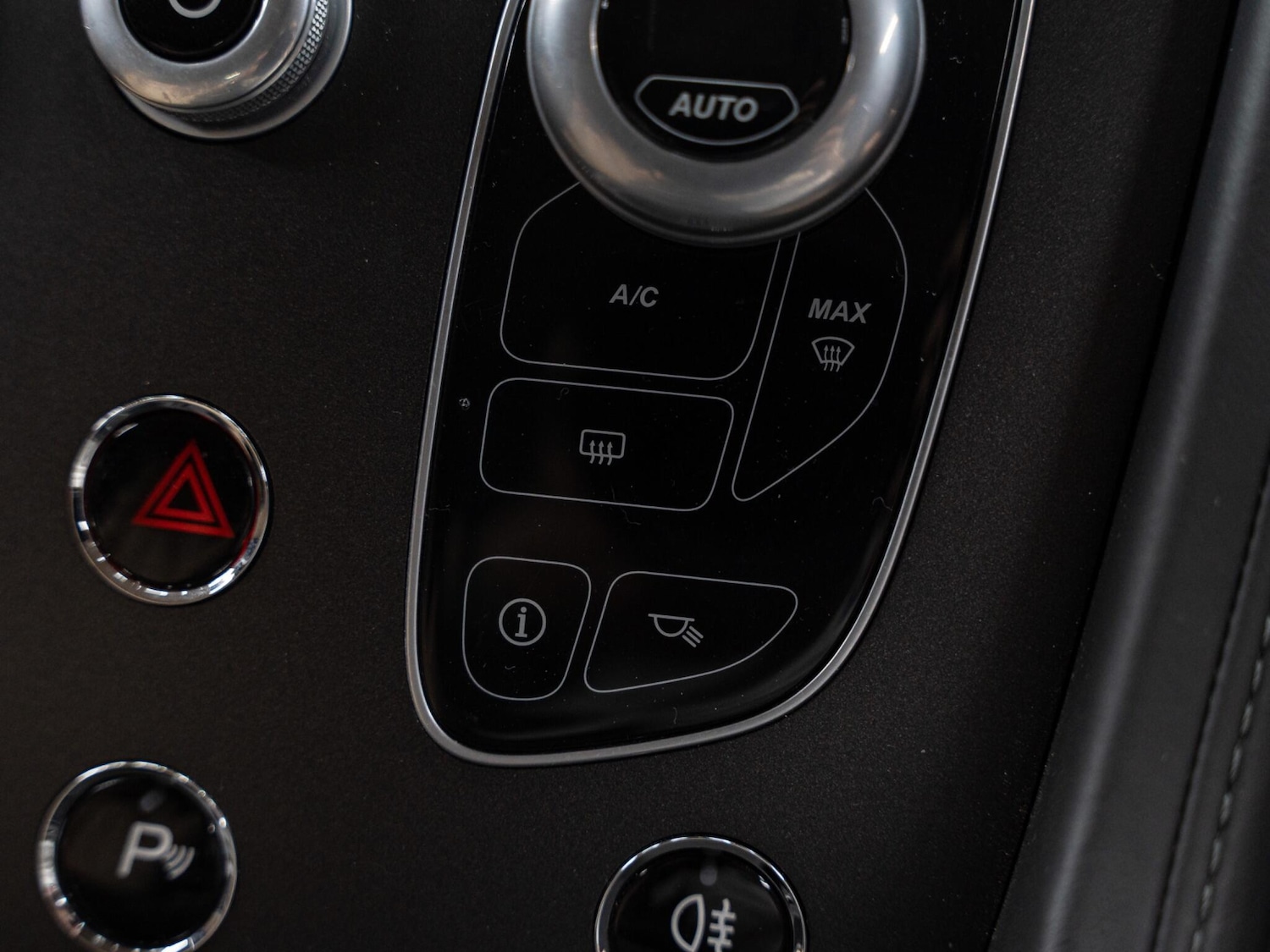 Used Aston Martin Vantage 2015 for sale - 76988644: Photo 27