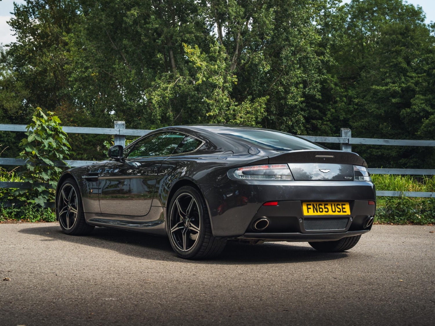 Used Aston Martin Vantage 2015 for sale - 76988644: Photo 3