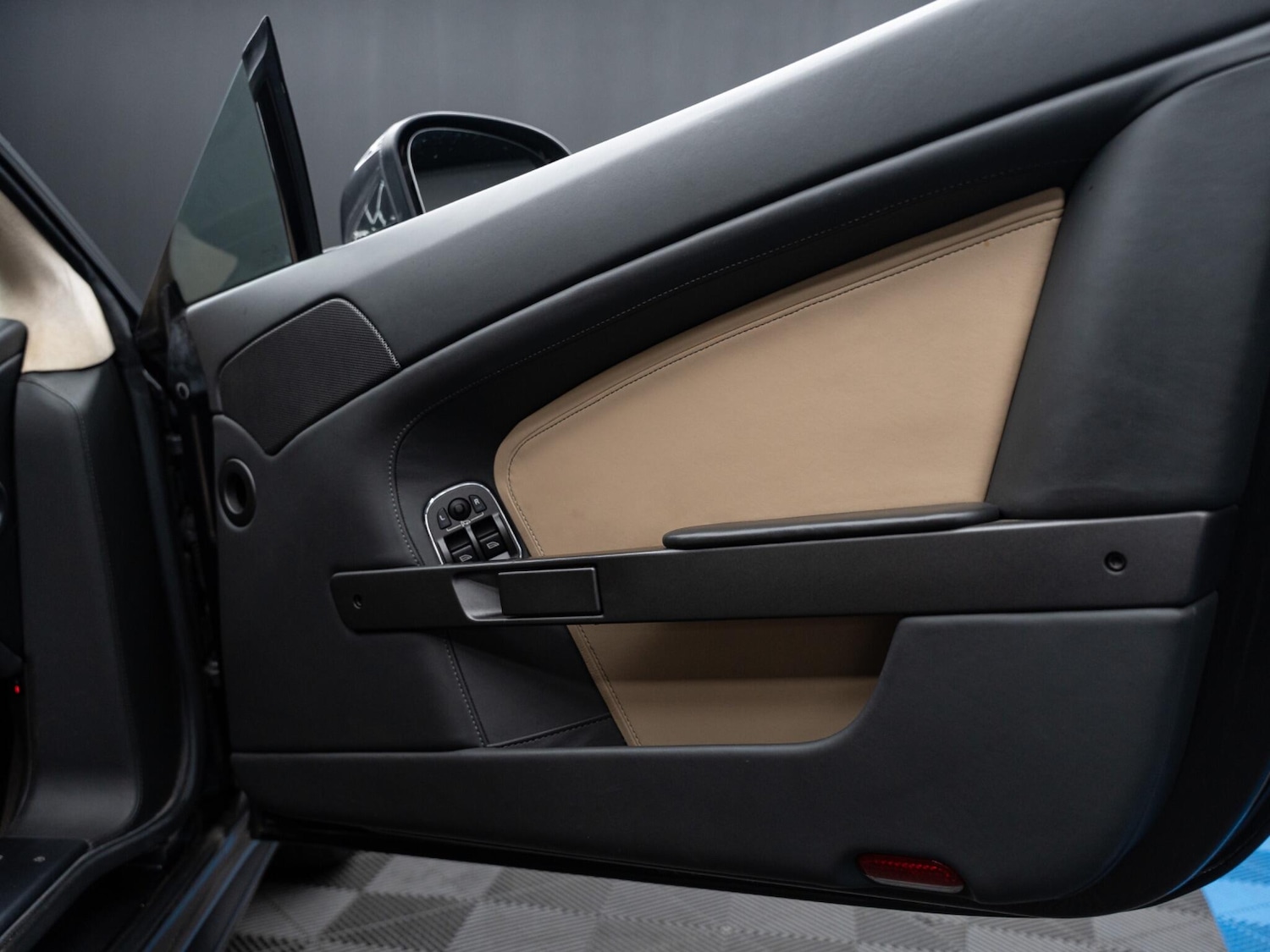 Used Aston Martin Vantage 2015 for sale - 76988644: Photo 33