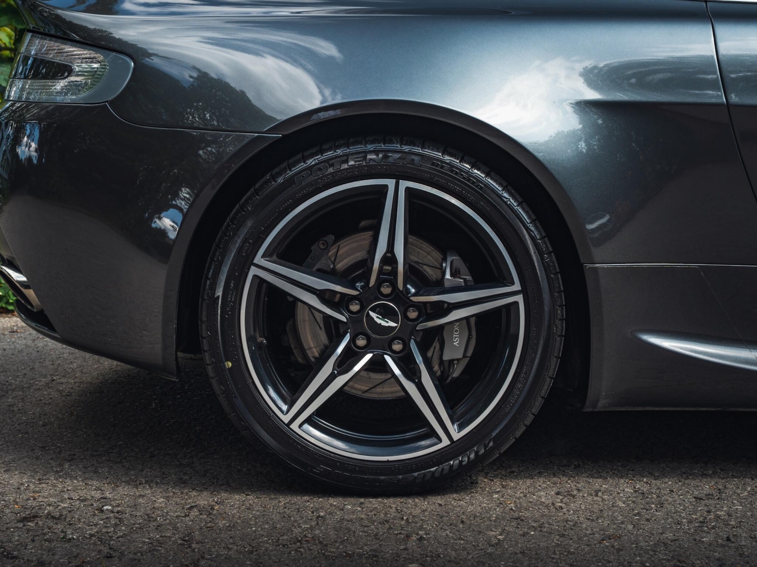 Used Aston Martin Vantage 2015 for sale - 76988644: Photo 37