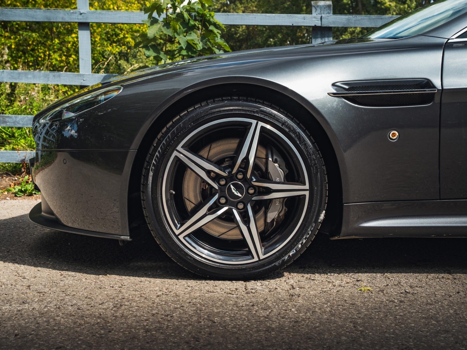 Used Aston Martin Vantage 2015 for sale - 76988644: Photo 39