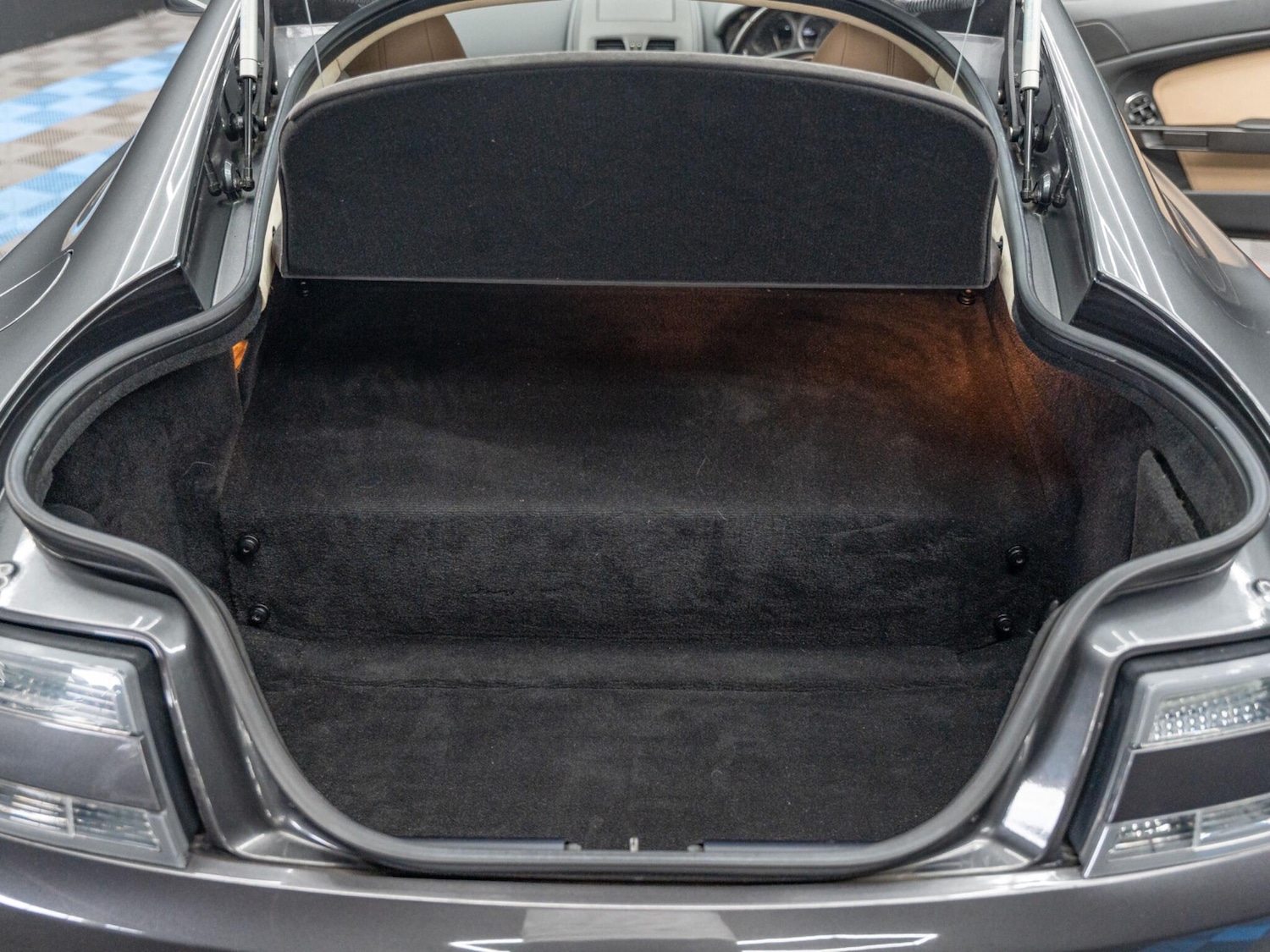 Used Aston Martin Vantage 2015 for sale - 76988644: Photo 47