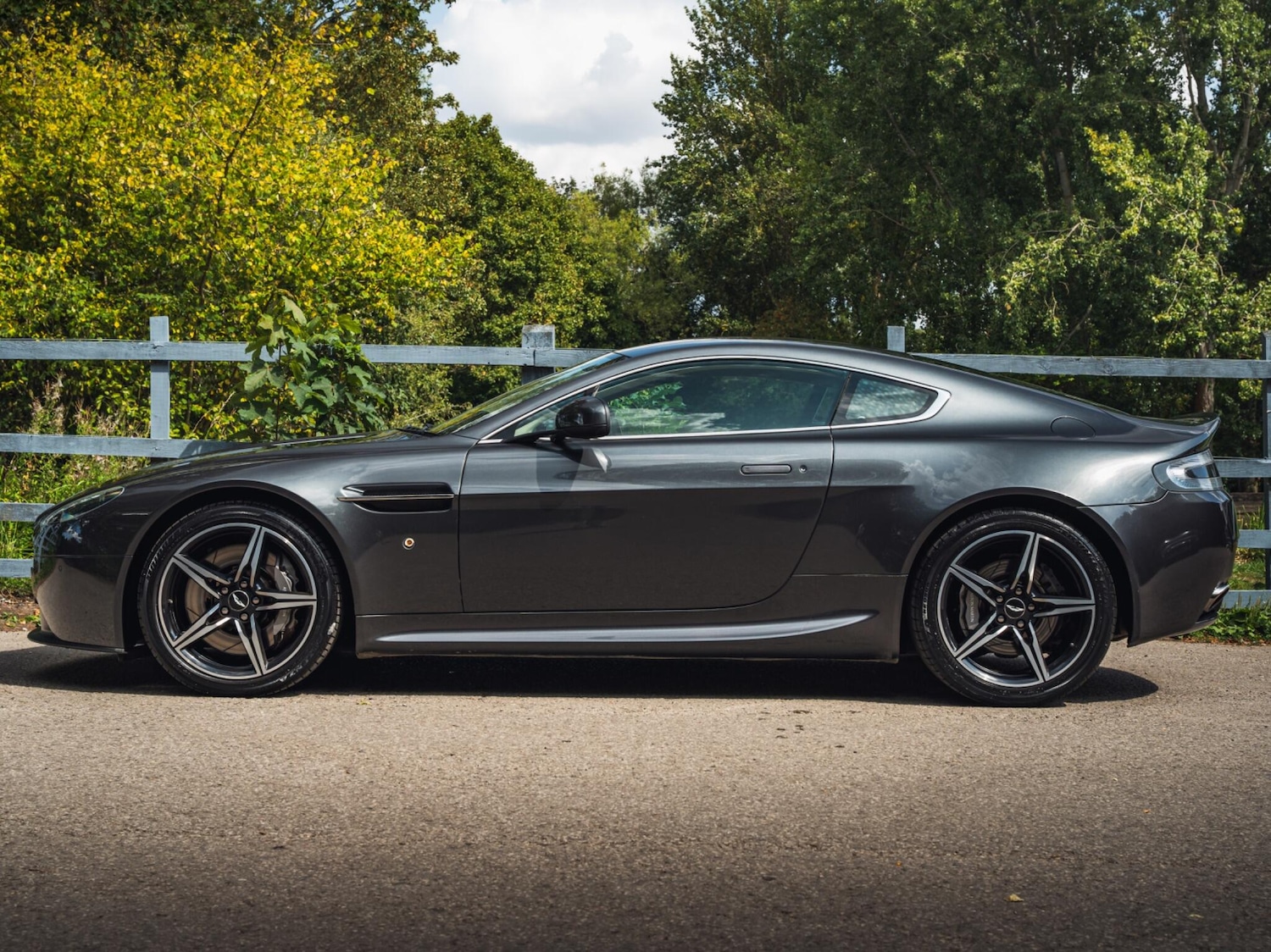 Used Aston Martin Vantage 2015 for sale - 76988644: Photo 5