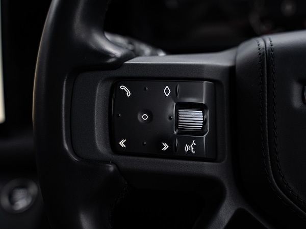 Used Land Rover Defender 110 2023 for sale - 76085143: Photo 32