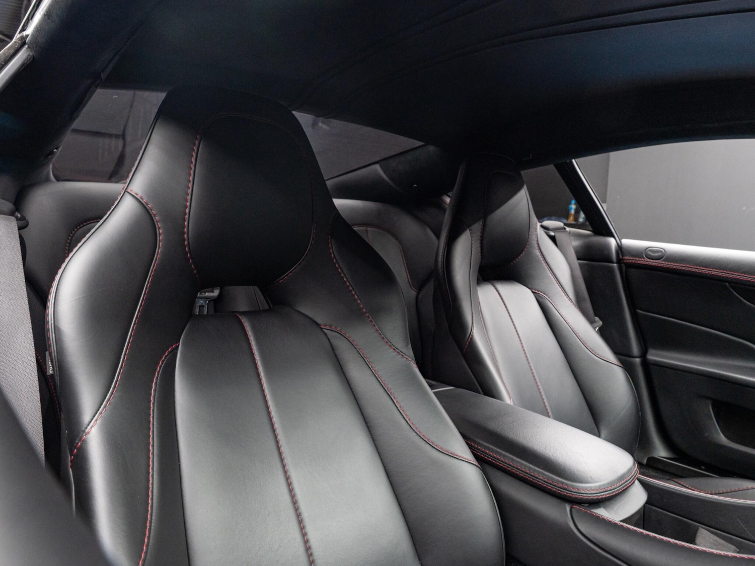 Used Aston Martin Vanquish 2015 for sale - 76326930: Photo 12