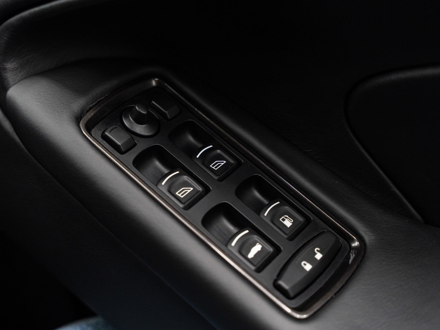 Used Aston Martin Vanquish 2015 for sale - 76326930: Photo 17