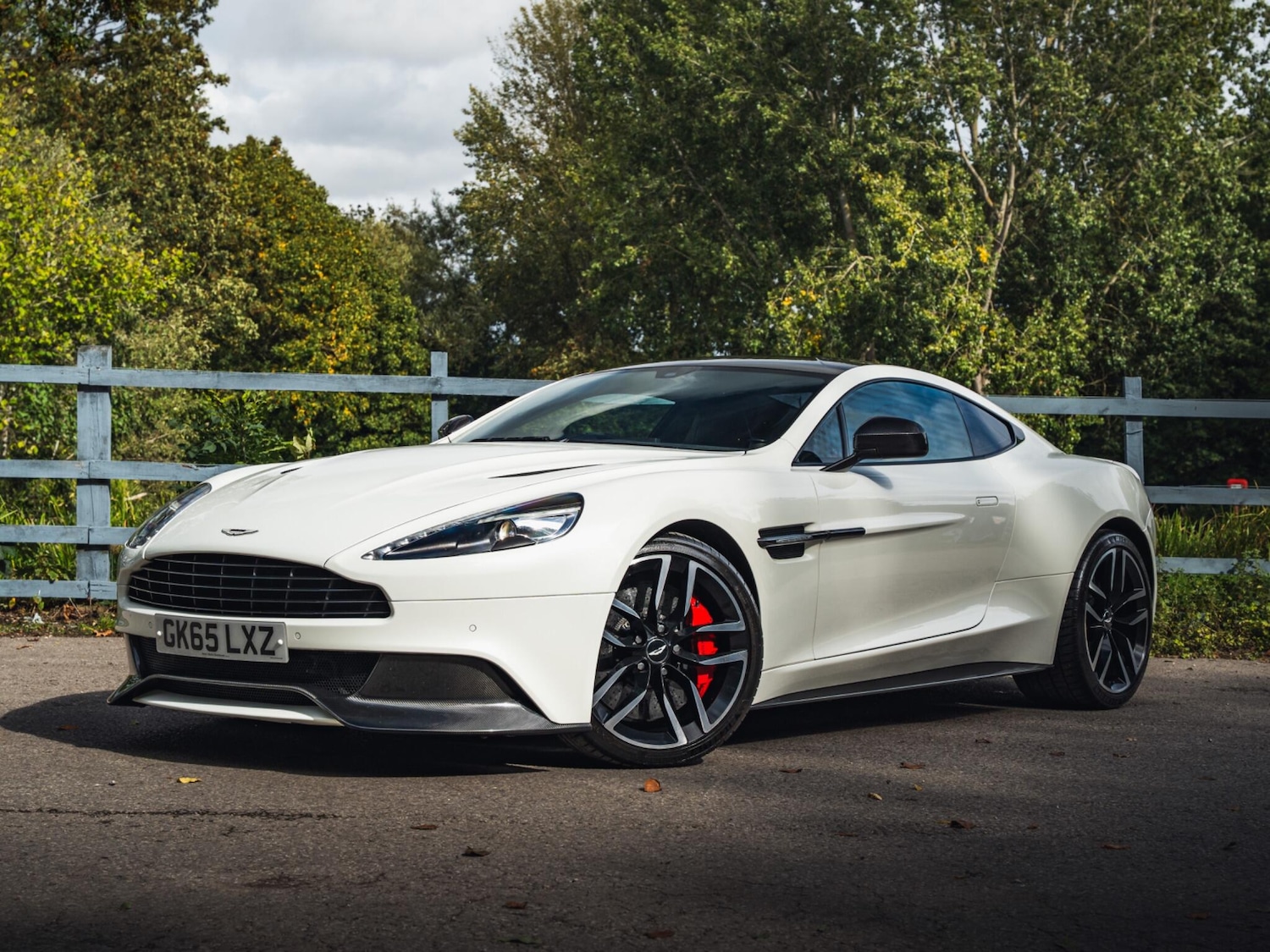 Used Aston Martin Vanquish 2015 for sale - 76326930: Photo 2