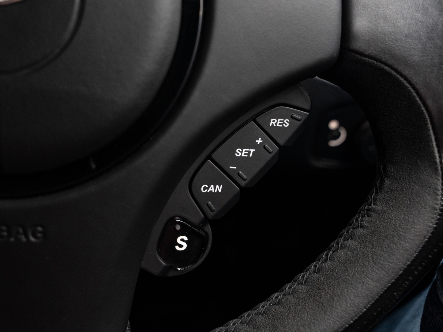 Used Aston Martin Vanquish 2015 for sale - 76326930: Photo 22