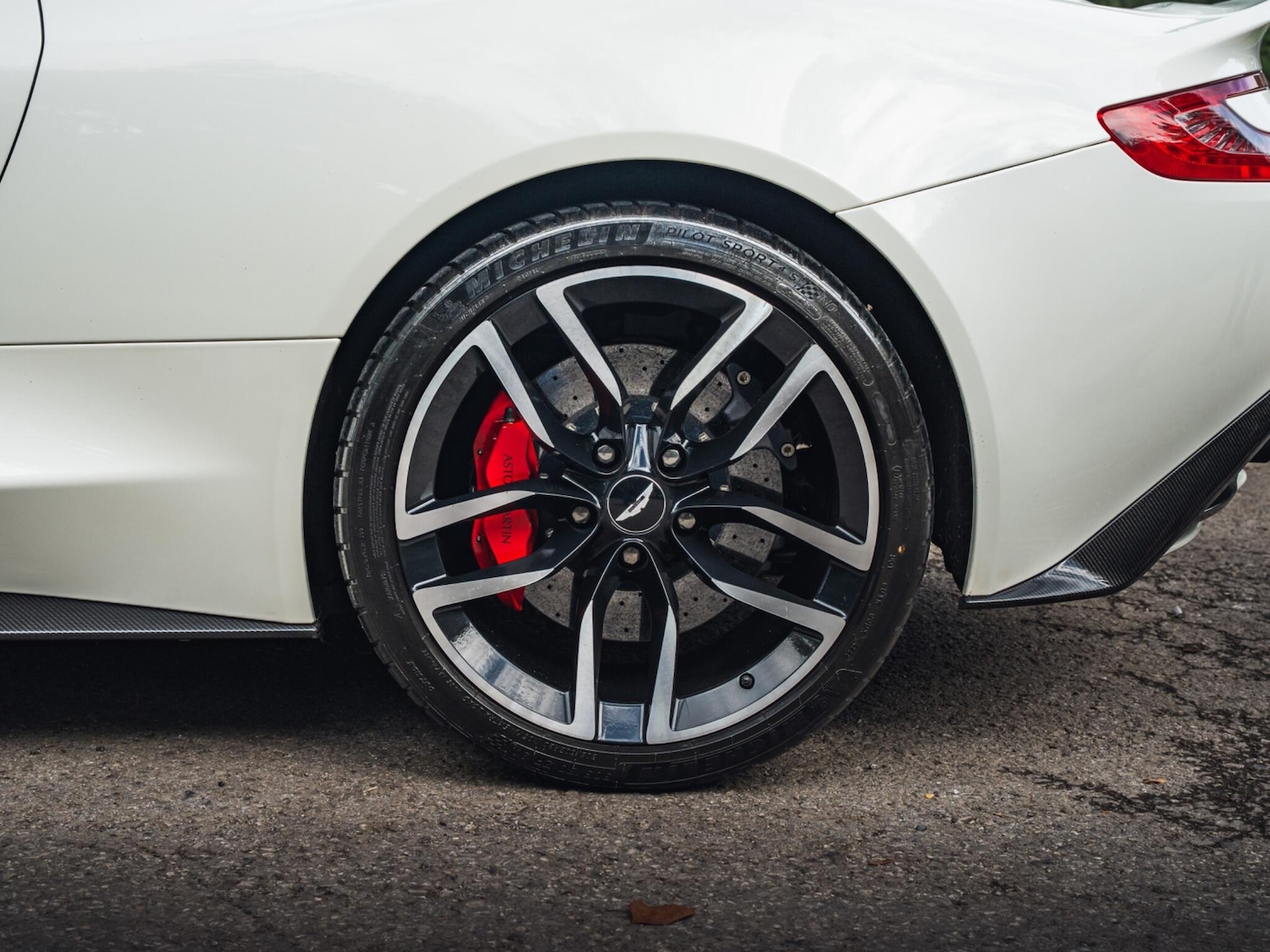 Used Aston Martin Vanquish 2015 for sale - 76326930: Photo 26