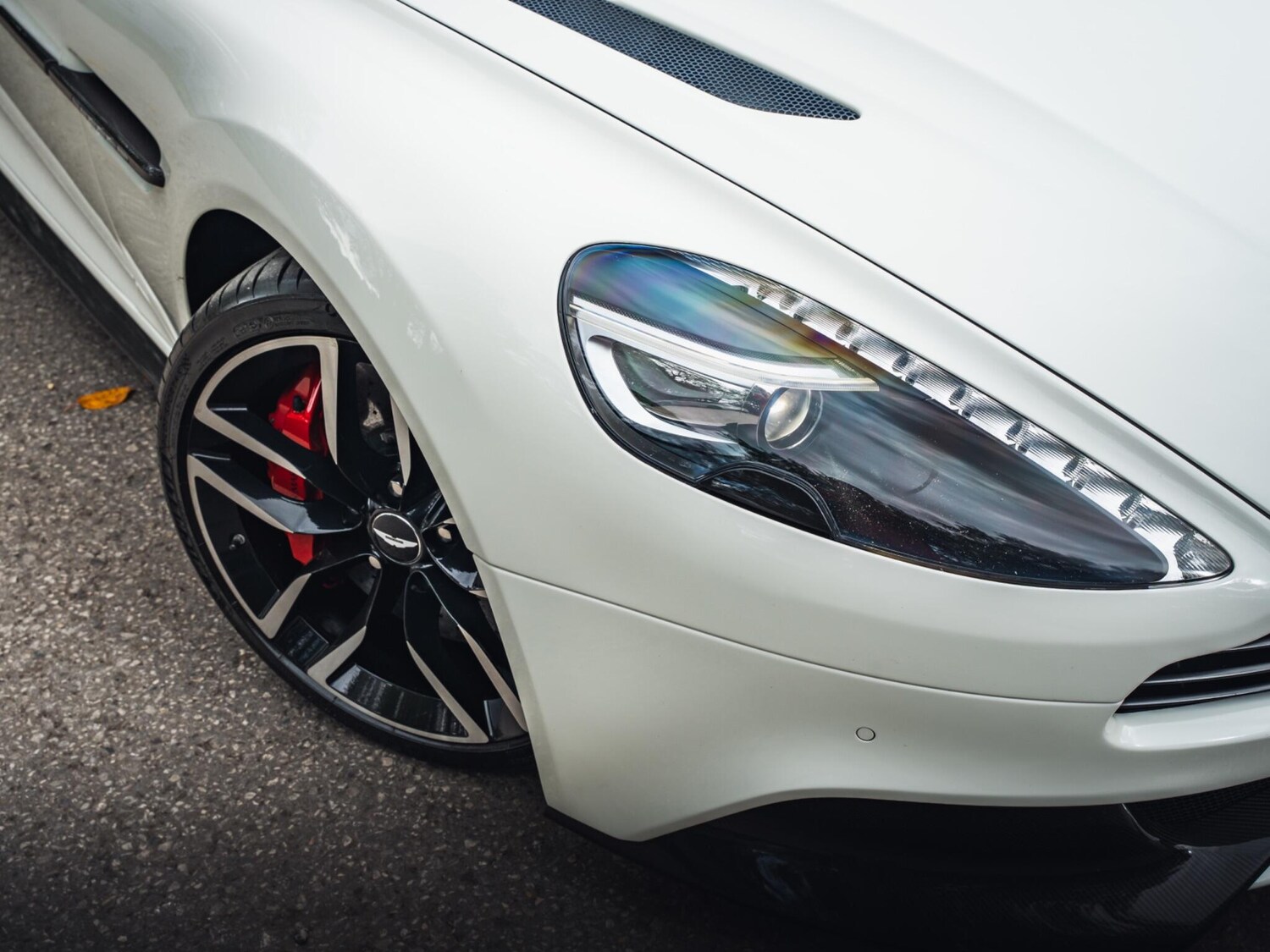 Used Aston Martin Vanquish 2015 for sale - 76326930: Photo 39