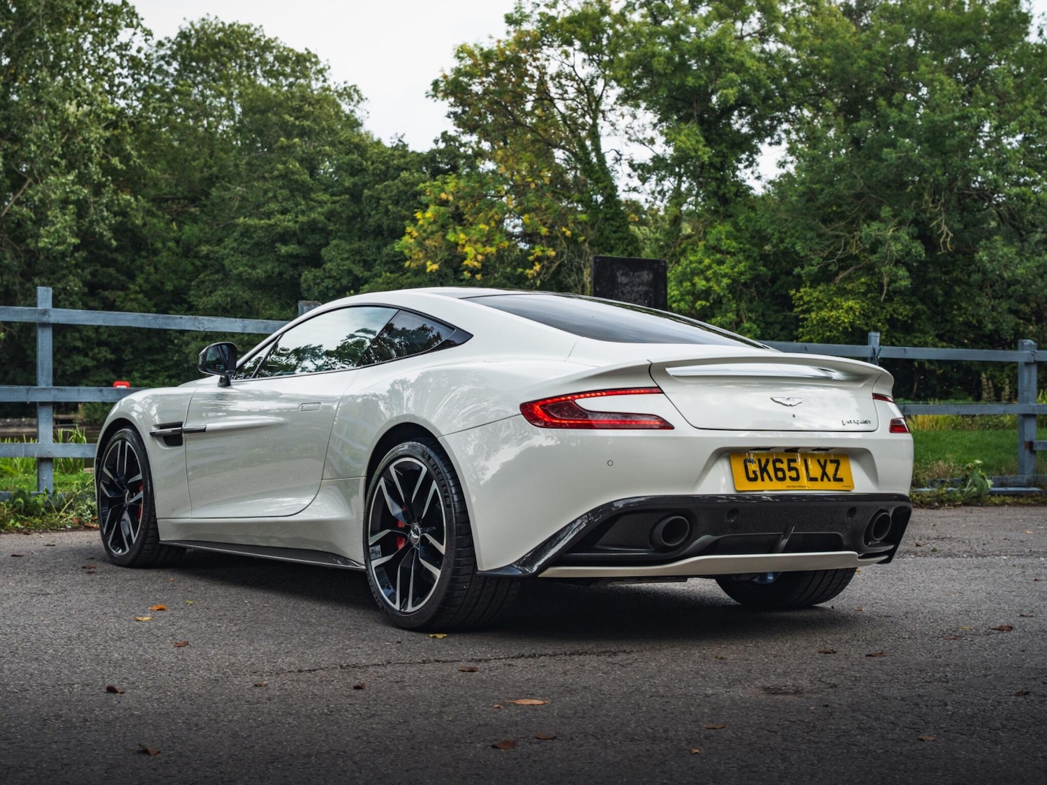 Used Aston Martin Vanquish 2015 for sale - 76326930: Photo 4